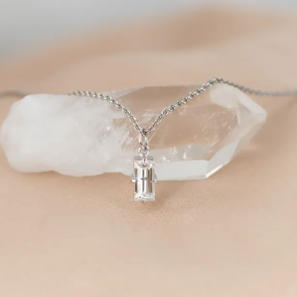 Zlatý přívěsek s baguette lab-grown diamantem BEBE Image