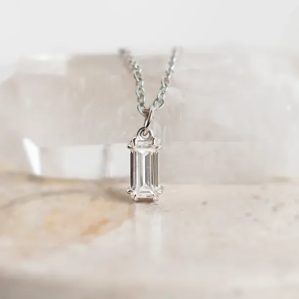 Zlatý přívěsek s laboratorním diamantem ARRIA Image