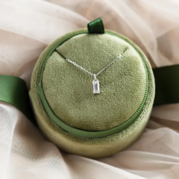 Zlatý přívěsek s laboratorním diamantem ARRIA Image