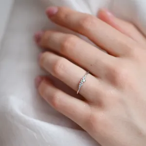 Zlatý minimalistický prstýnek s laboratorními diamanty STERN Thumbnail