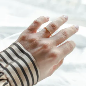 Zlatý minimalistický prstýnek s laboratorními diamanty STERN Thumbnail