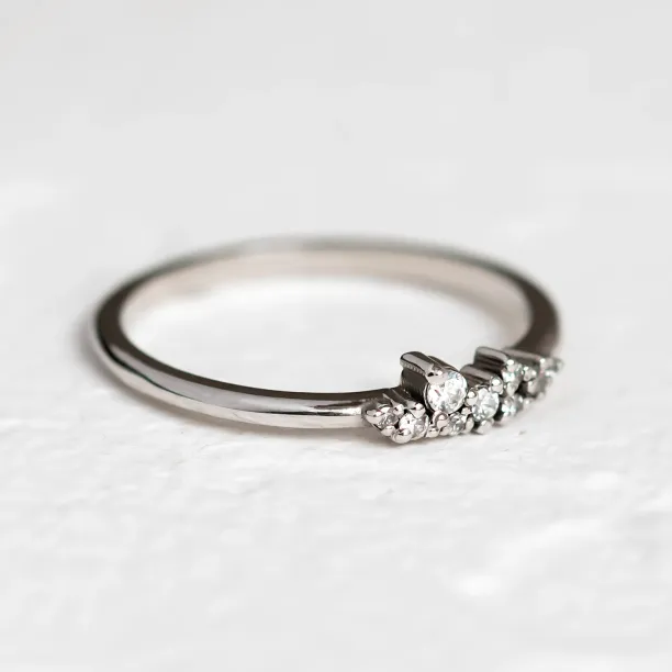 Zlatý minimalistický prstýnek s laboratorními diamanty STERN Image