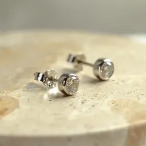 Gold earrings with diamonds in bezel style BECKY Thumbnail