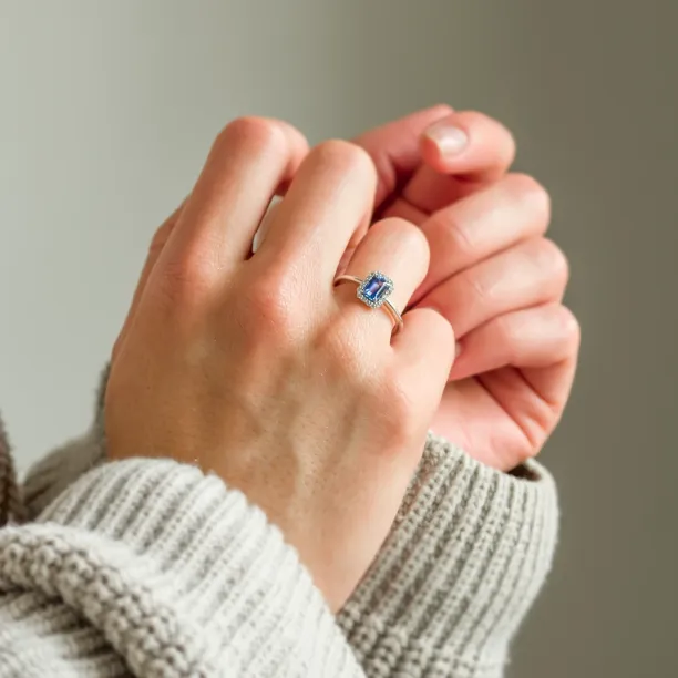 Originální zásnubní prsten s teal safírem a diamanty LEAR Image