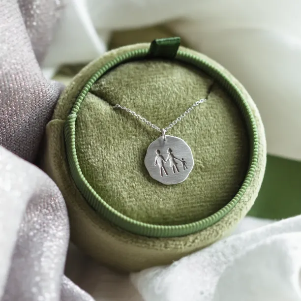 Gravírovaný náhrdelník s motivem rodiny FRANCIS Image