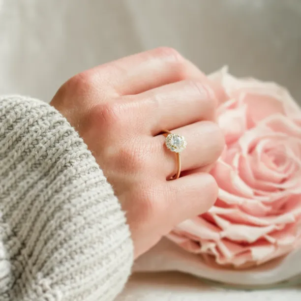 Romantic halo moissanite engagement ring ÉDITH Image