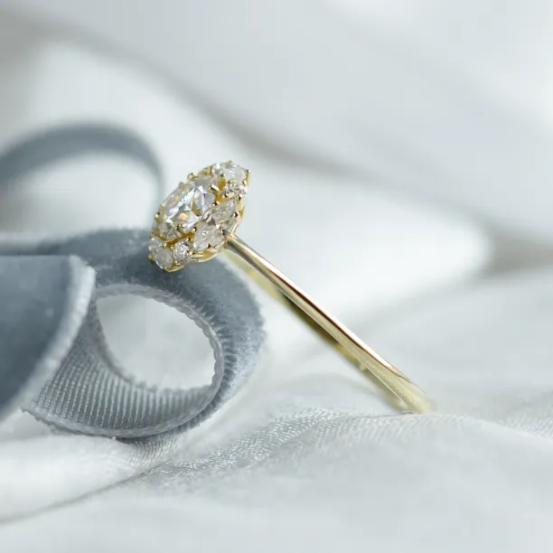 Romantic halo moissanite engagement ring ÉDITH Image