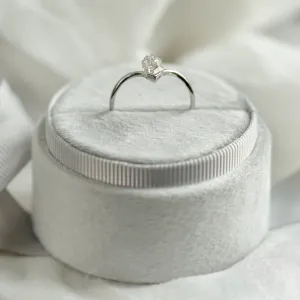 Netradiční geometrický prsten s hexagon moissanitem ANYA Thumbnail