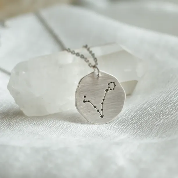 Zlatý náhrdelník s gravírem souhvězdí zvěrokruhu STELLARIS Image