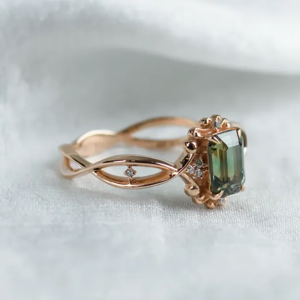Unique vintage gold ring with green sapphire and diamonds BAROQUE Image