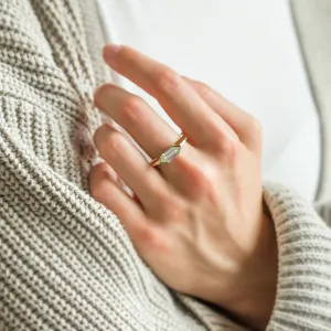 Originální prsten s masivní obroučkou a hexagon moissanitem ARA Thumbnail