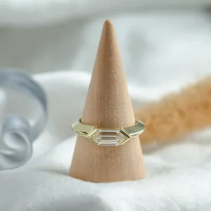 Originální prsten s masivní obroučkou a hexagon moissanitem ARA Thumbnail