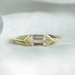 Originální prsten s masivní obroučkou a hexagon moissanitem ARA Thumbnail