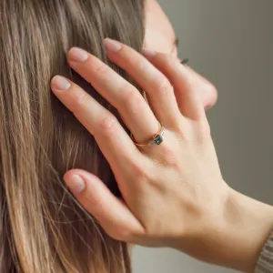 Vintage zásnubní prsten s emerald safírem a baguette trapéz moissanity JENNA Thumbnail