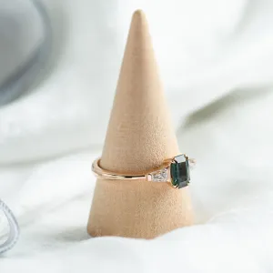 Vintage zásnubní prsten s emerald safírem a baguette trapéz moissanity JENNA Thumbnail