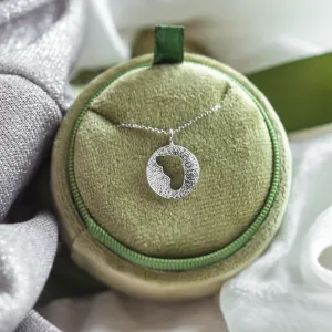 Zlatý náhrdelník s motivem nožičky a netradičním povrchem  LEE Thumbnail