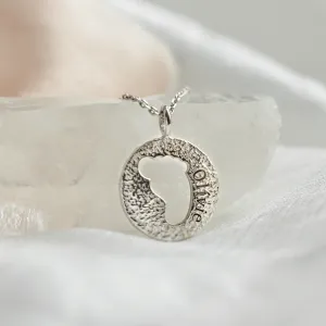 Zlatý náhrdelník s motivem nožičky a netradičním povrchem  LEE Thumbnail