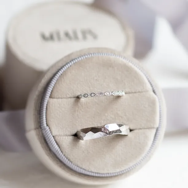 Netradiční snubní prsteny s diamanty DARLING Image