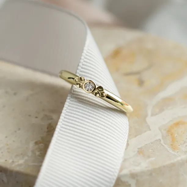 Engagement ring with a diamond and massive hoop JUNE Image