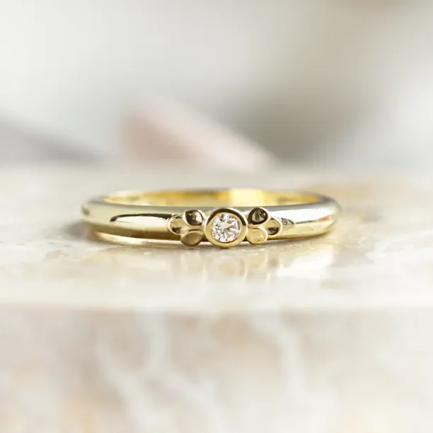 Engagement ring with a diamond and massive hoop JUNE Image