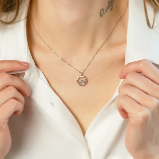 Gold necklace with mountain motive and diamond PYRENEES Image