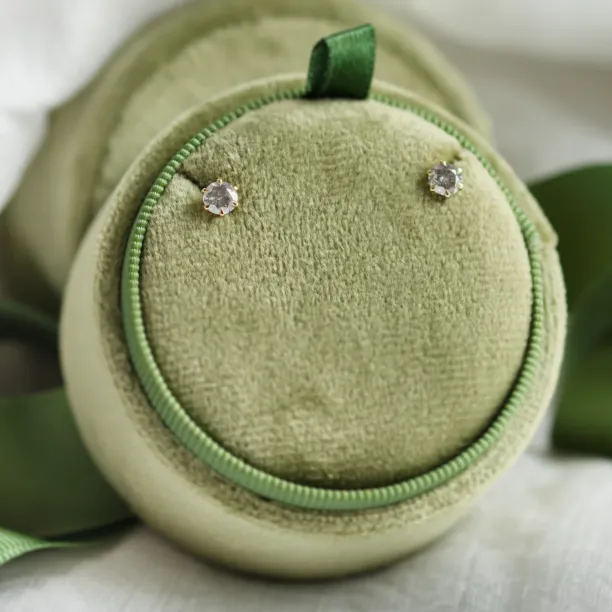 Minimalist earrings with salt and pepper diamonds PARKER Image