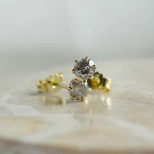 Minimalist earrings with salt and pepper diamonds PARKER Thumbnail