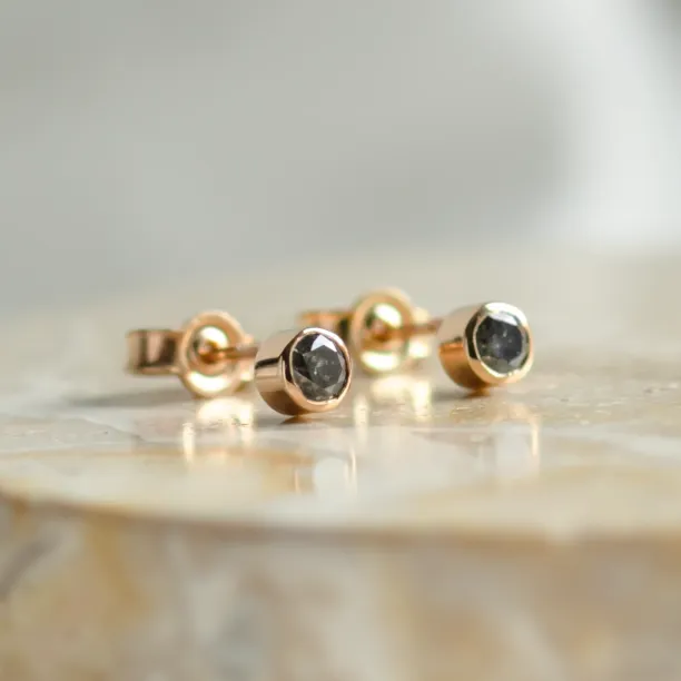 Minimalist gold earrings with salt and pepper diamonds in bezel setting NOLA Image