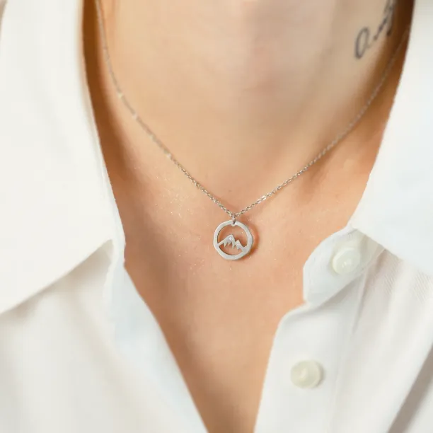 Matný zlatý náhrdelník s motivem hor LIVIGNO Image