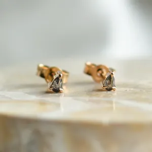 Minimalistické zlaté náušnice s pear salt and pepper diamanty NADINE Thumbnail