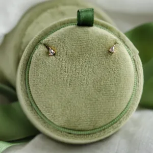 Minimalistické zlaté náušnice s pear salt and pepper diamanty NADINE Thumbnail