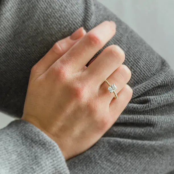 Kuličkový zásnubní prsten s radiant moissanitem CLEA Image