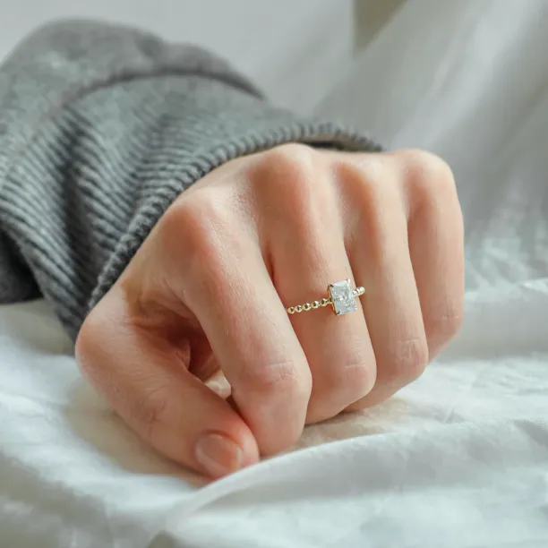 Kuličkový zásnubní prsten s radiant moissanitem CLEA Image