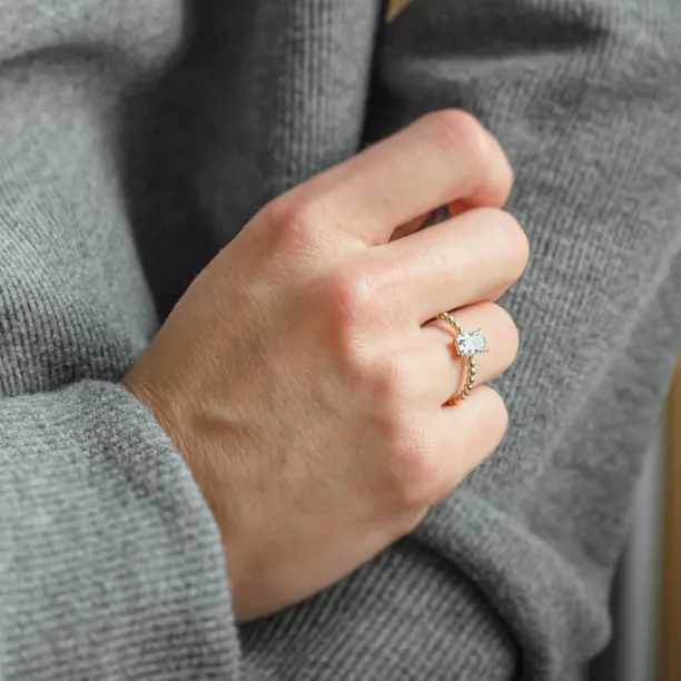 Kuličkový zásnubní prsten s radiant moissanitem CLEA Image