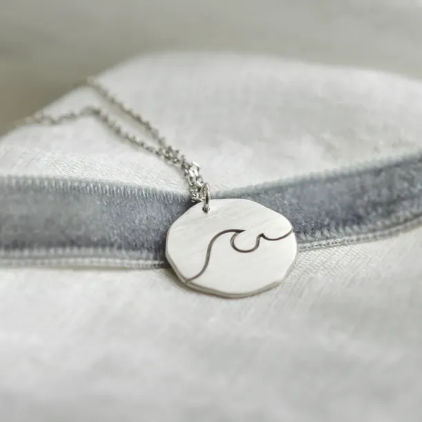 Matný zlatý náhrdelník s vlnou ATLANTIC Image