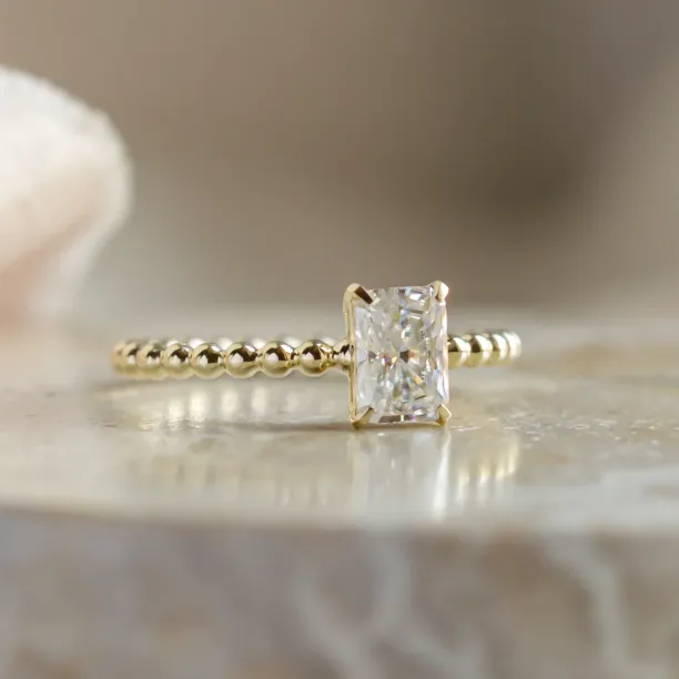 Kuličkový zásnubní prsten s radiant moissanitem CLEA Image