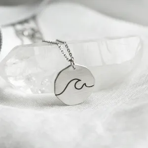 Matný zlatý náhrdelník s vlnou ATLANTIC