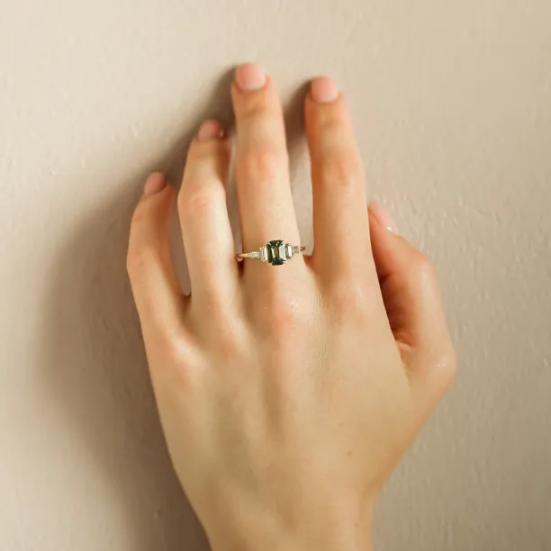 Zásnubní prsten ve vintage stylu se zeleným safírem a moissanity AISHA Image