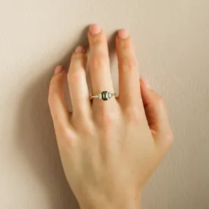 Zásnubní prsten ve vintage stylu se zeleným safírem a moissanity AISHA Thumbnail