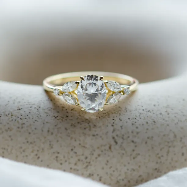 Gold vintage ring with moissanity GEMMA Image