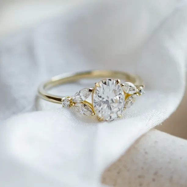 Gold vintage ring with moissanity GEMMA Image