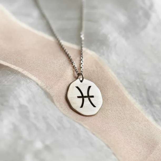 Zlatý náhrdelník se znamením AURELIA Image