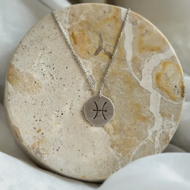 Zlatý náhrdelník se znamením AURELIA Image