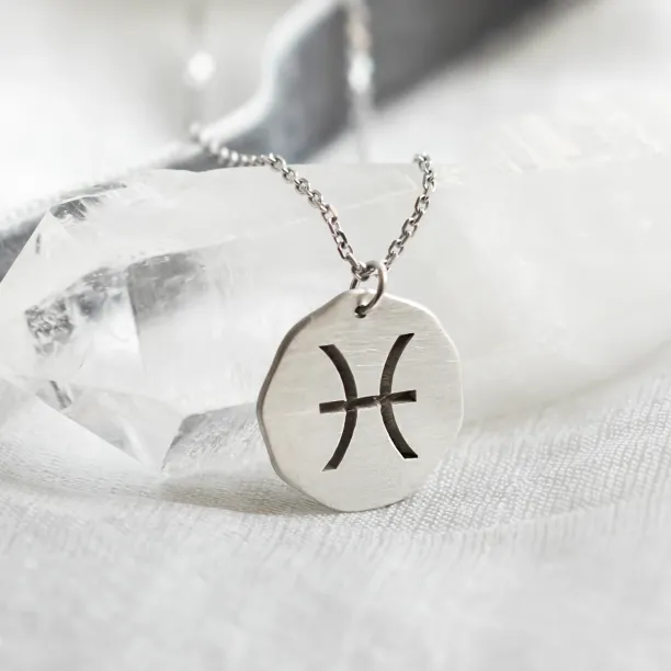 Zlatý náhrdelník se znamením AURELIA Image