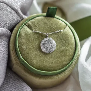 Zlatý náhrdelník se znamením zvěrokruhu a netradičním povrchem NALA Thumbnail