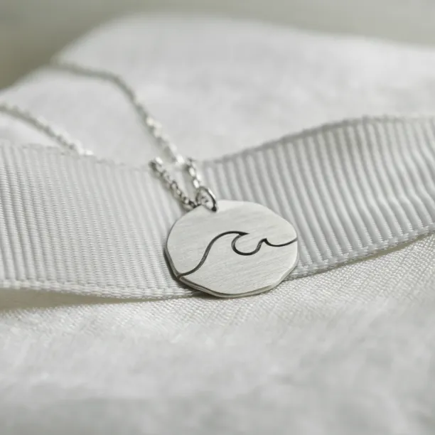 Matný zlatý náhrdelník s vlnou ATLANTIC Image