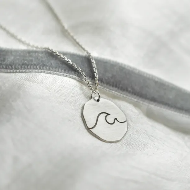 Matný zlatý náhrdelník s vlnou ATLANTIC Image