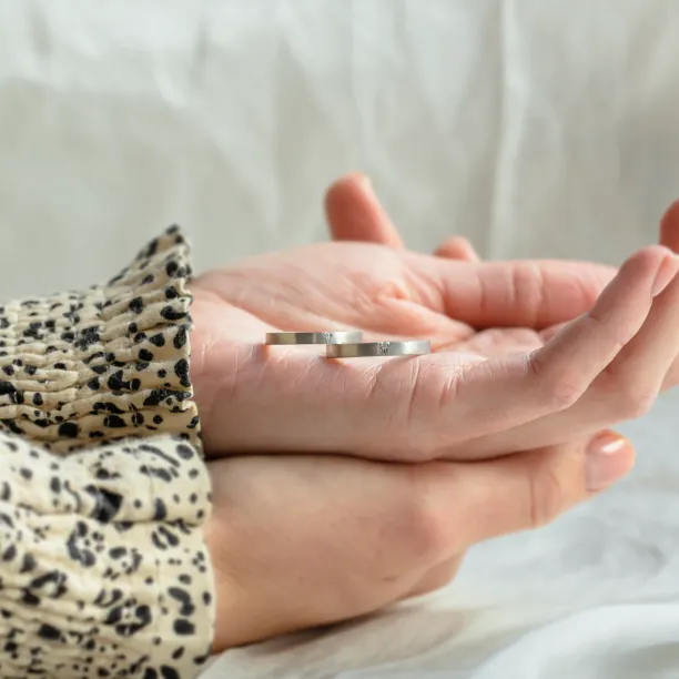 Matné snubní prsteny s diamantem LUCA Image