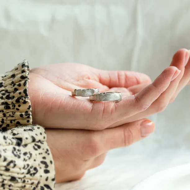 Netradiční snubní prsteny s otisky prstů ZANE Image