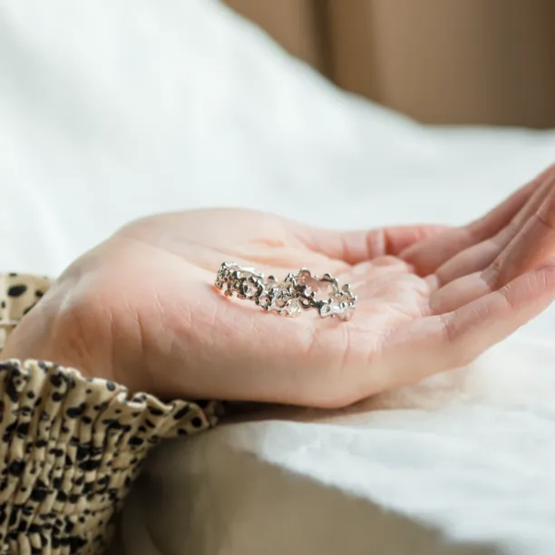 Avantgardní snubní prsteny s organickými prvky NALANI Image